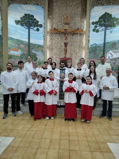 3º Dia da Novena reúne centenas de devotos no Santuário Nossa Senhora Aparecida Celebração foi presidida pelo Padre Aroldo Shinemann Filho e marcada por fé